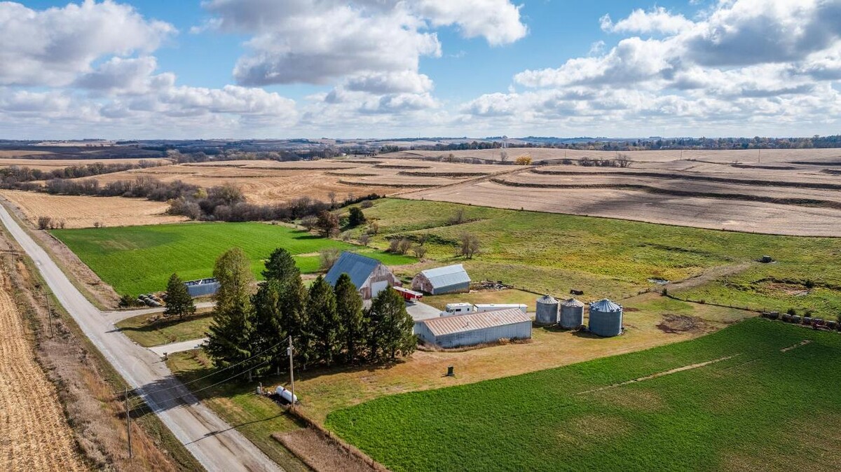 Images Vickie Errett, United Country Loess Hills RE