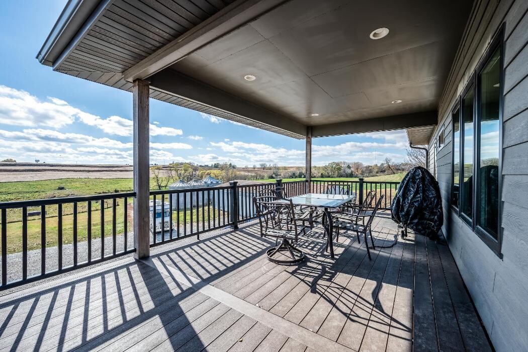 Images Vickie Errett, United Country Loess Hills RE