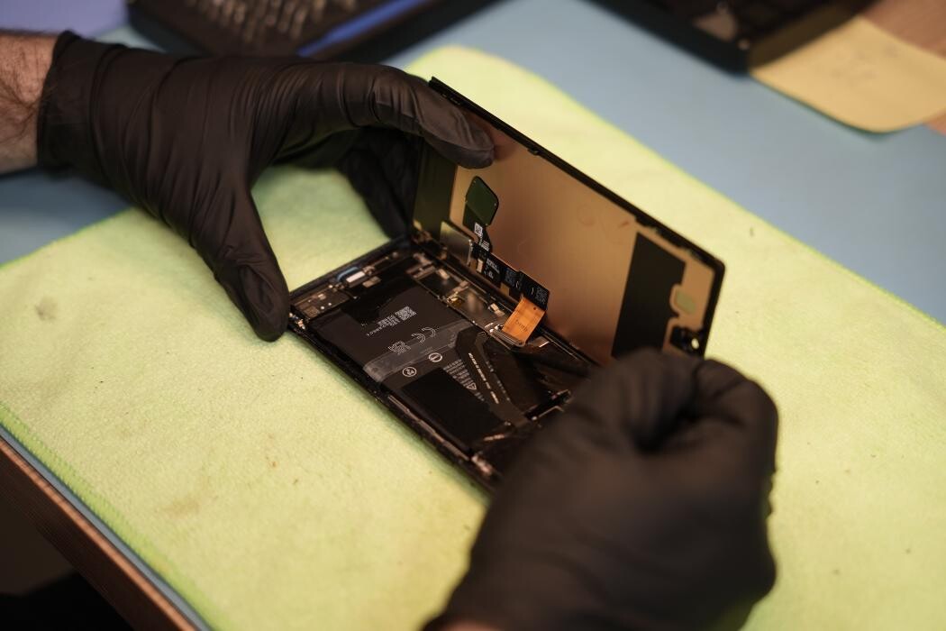 Images uBreakiFix - Phone and Computer Repair