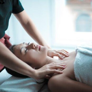 Designer Head Spa Logo