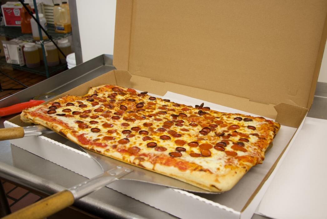 Images Tony's Pizza