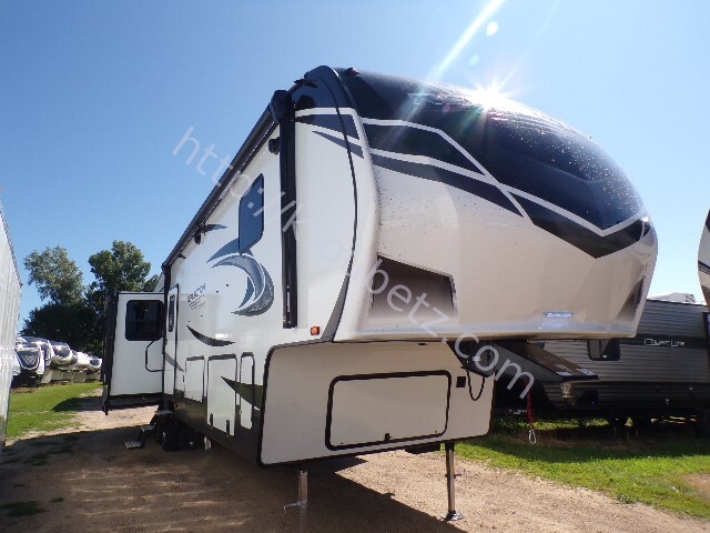 Images Kroubetz Lakeside Campers & Motors