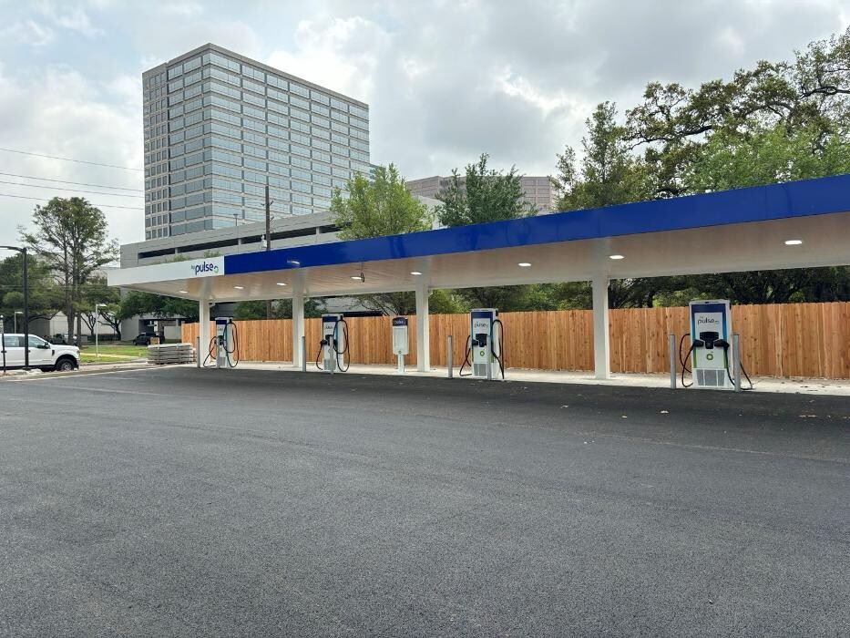 Images bp pulse Charging Station