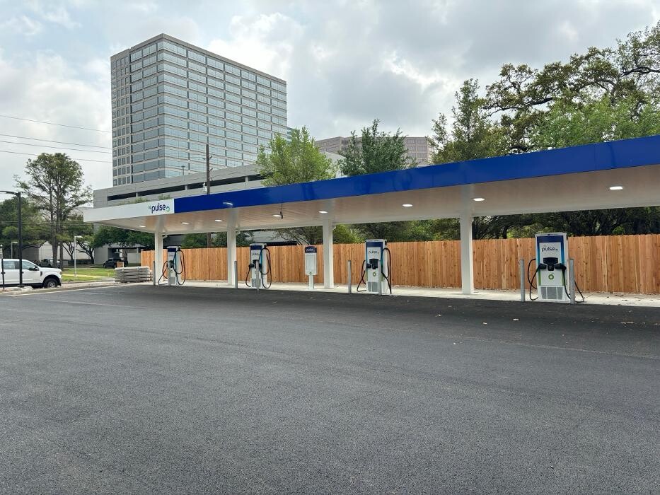 Images bp pulse Charging Station