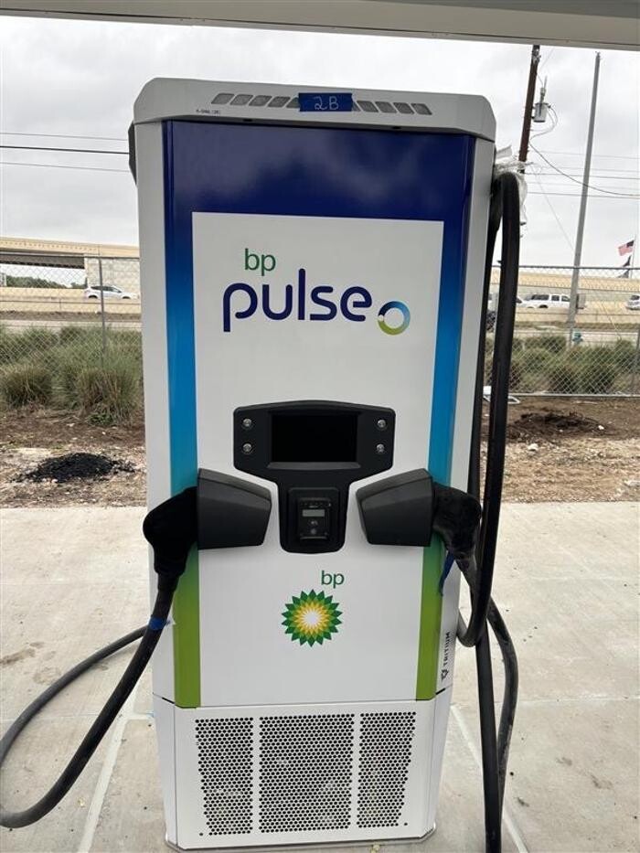 Images bp pulse Charging Station