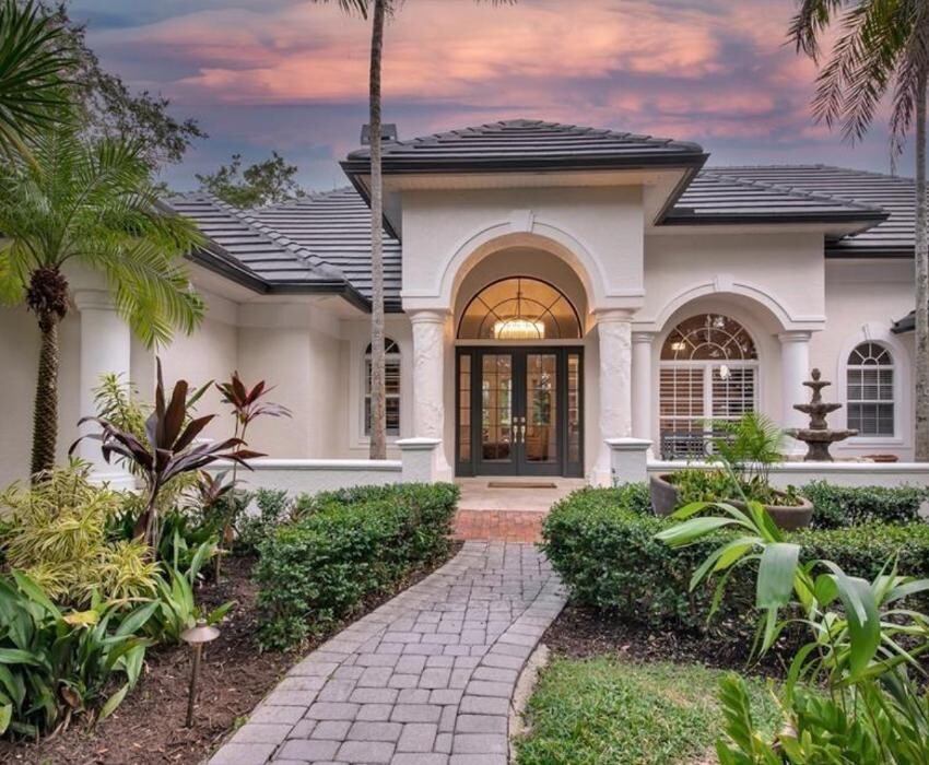 Images Judi Taulbee Team/Fine Properties
