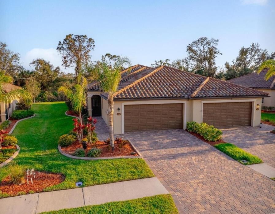 Images Judi Taulbee Team/Fine Properties