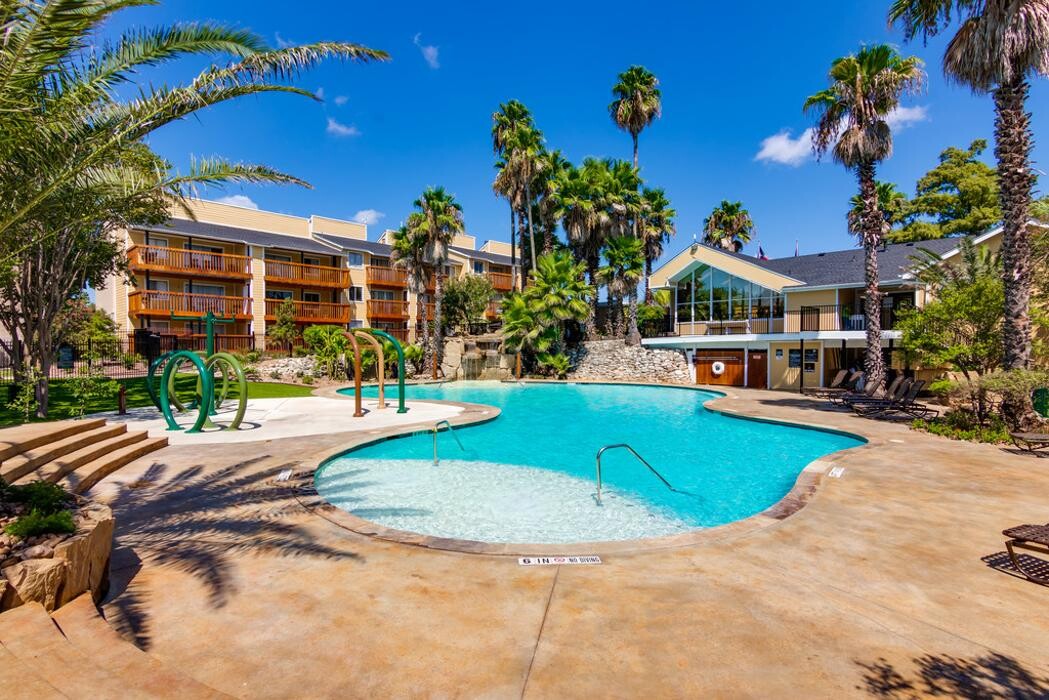 Images Palatia Apartment Homes