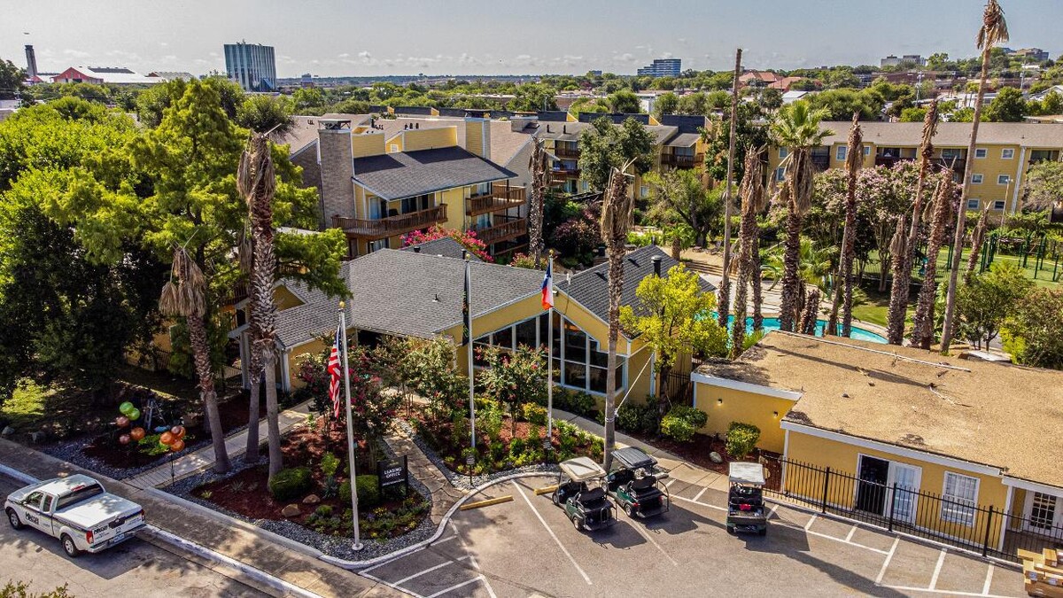 Images Palatia Apartment Homes