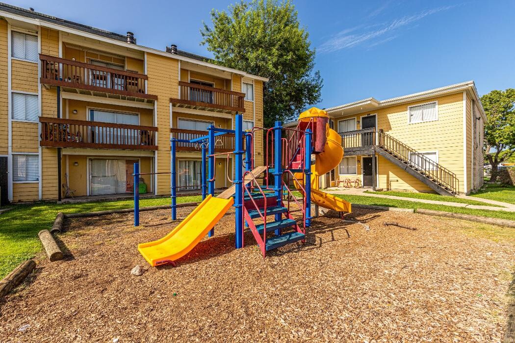 Images Palatia Apartment Homes