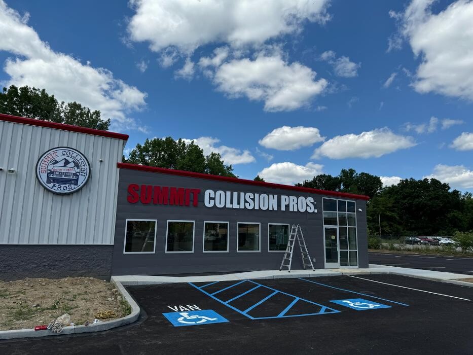 Images Summit Collision Pros.