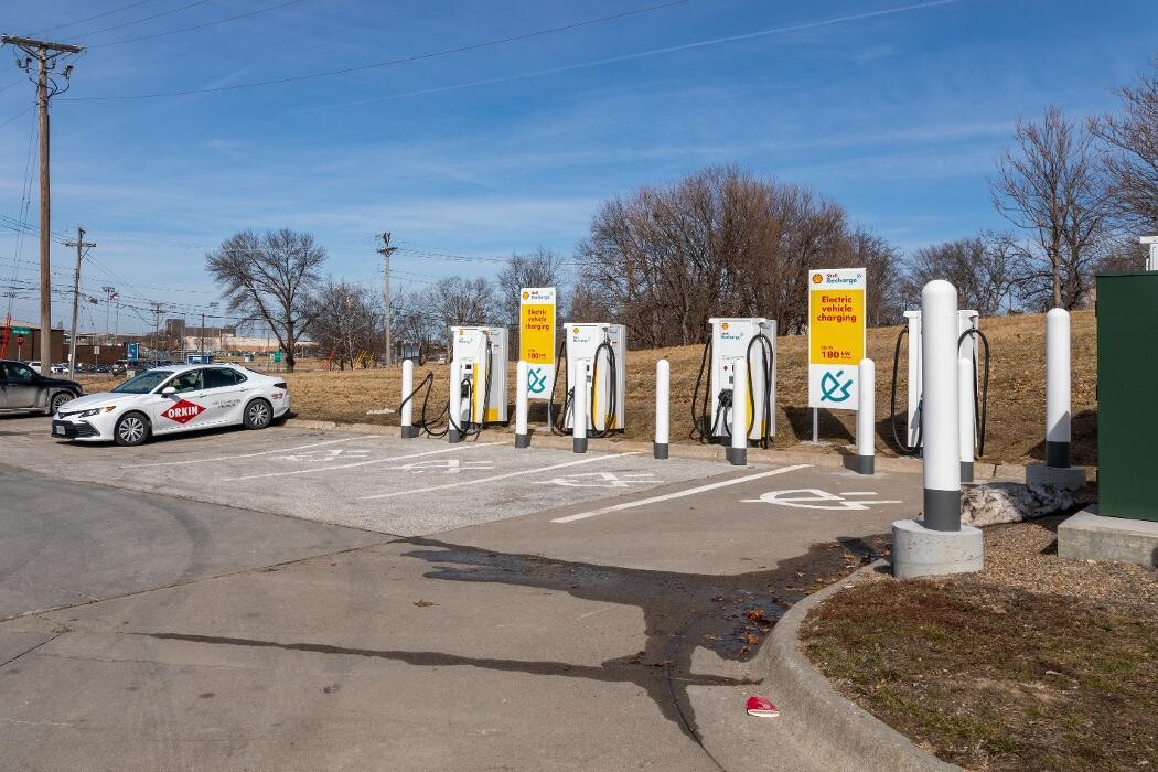 Images Shell Recharge Charging Station