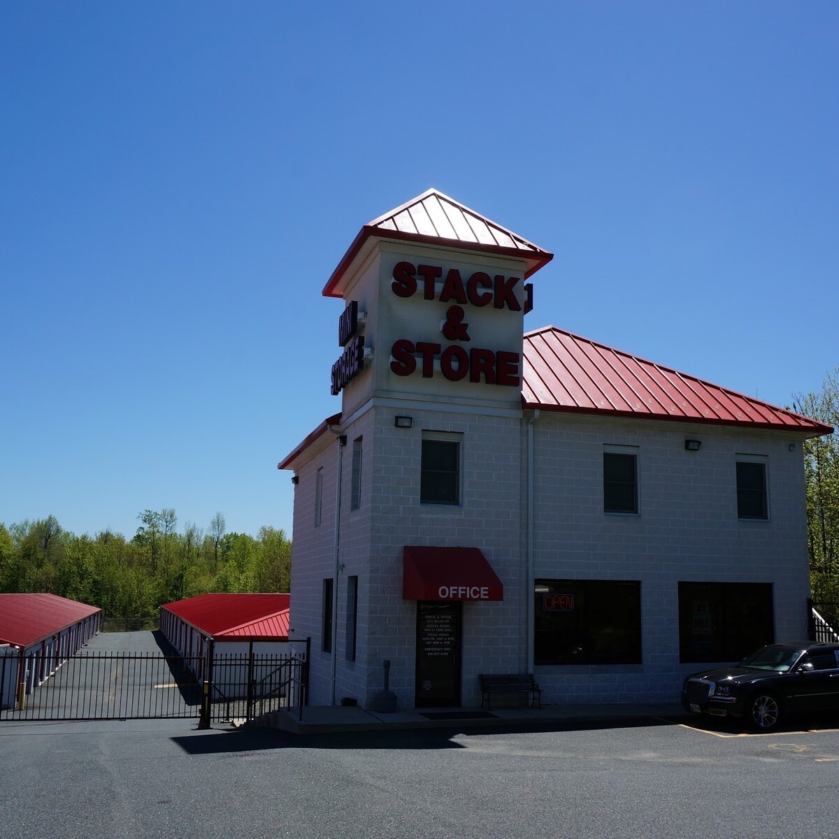 Stack & Store Self Storage Logo