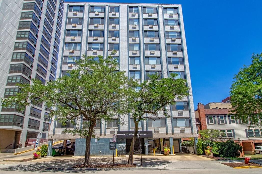 Images 500 W Belmont - PPM Apartments