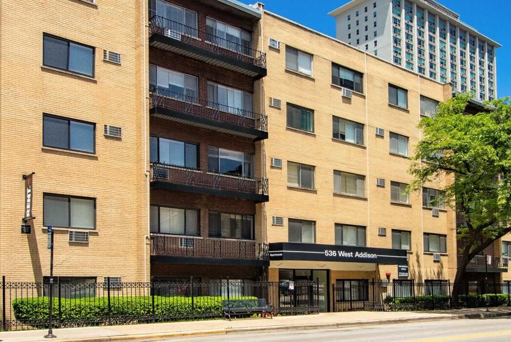 Images 536 W Addison - PPM Apartments