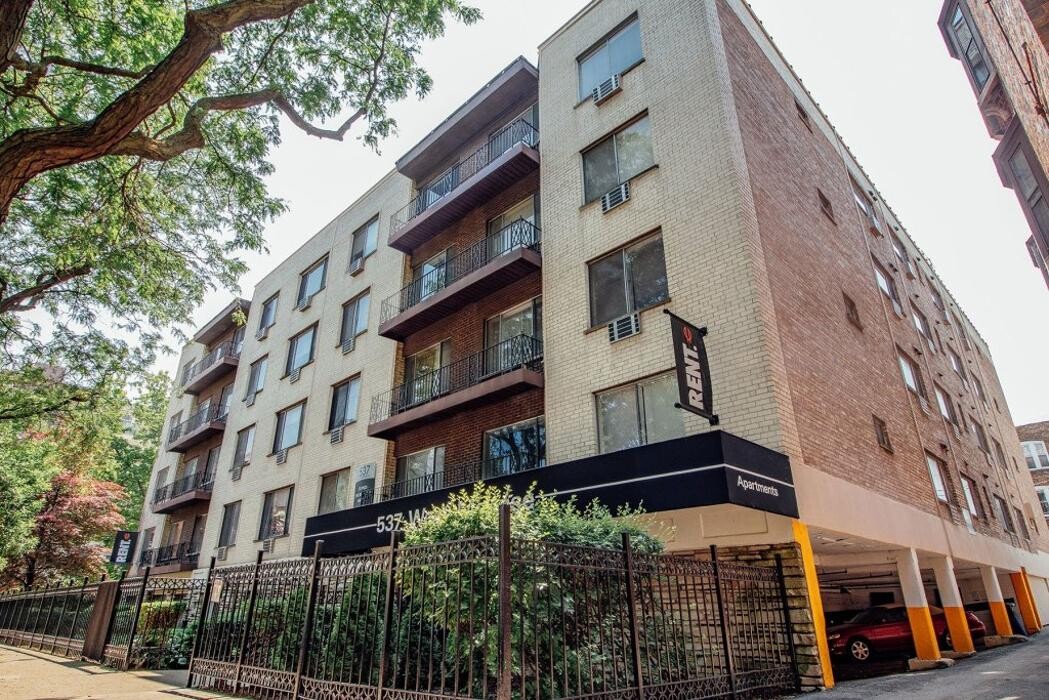 Images 537 W Melrose - PPM Apartments