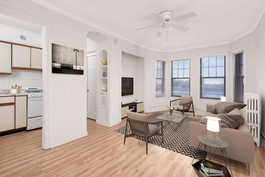 Images 515 W Briar - PPM Apartments