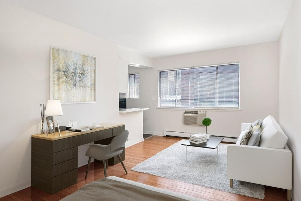Images 450 W Melrose - PPM Apartments