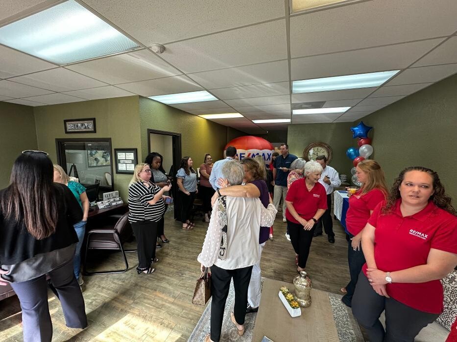 Images RE/MAX Benchmark