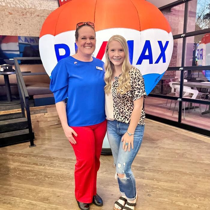 Images RE/MAX Benchmark