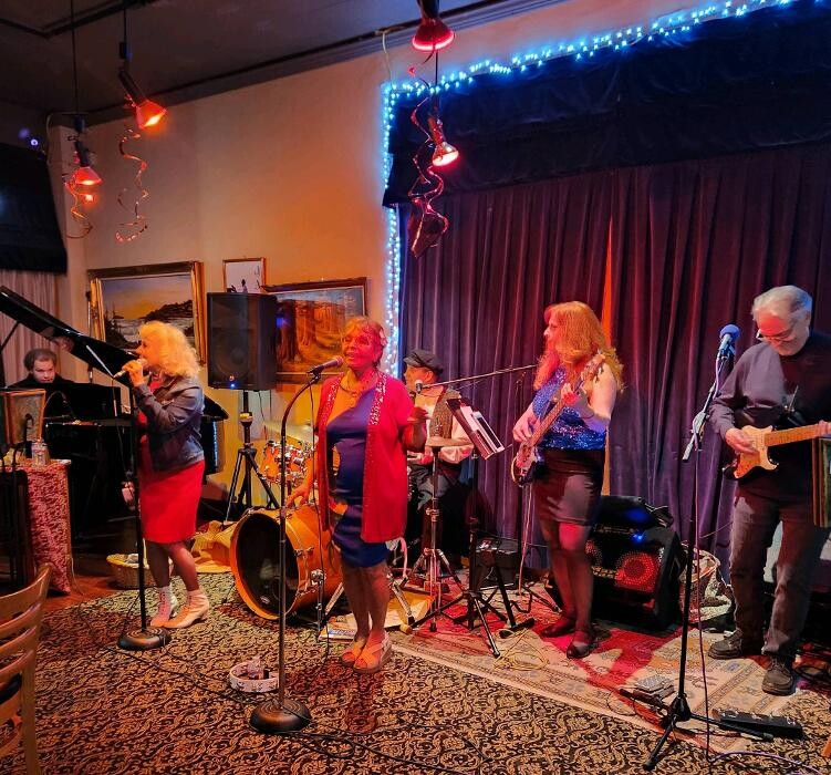 Images Main Street Bistro & Piano Bar-Cabaret-Pizzaria