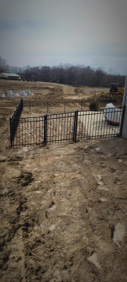 Images RD Custom Fencing and Hauling