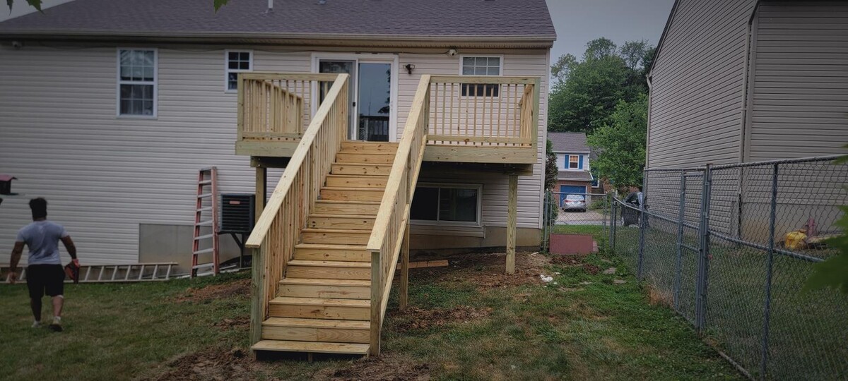 Images RD Custom Fencing and Hauling