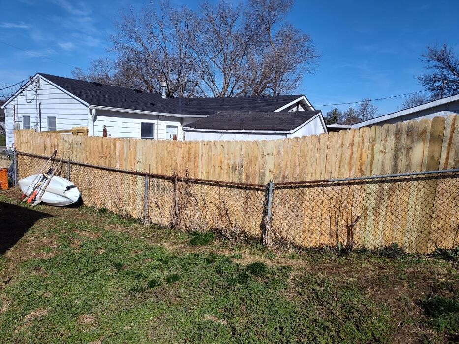 Images RD Custom Fencing and Hauling