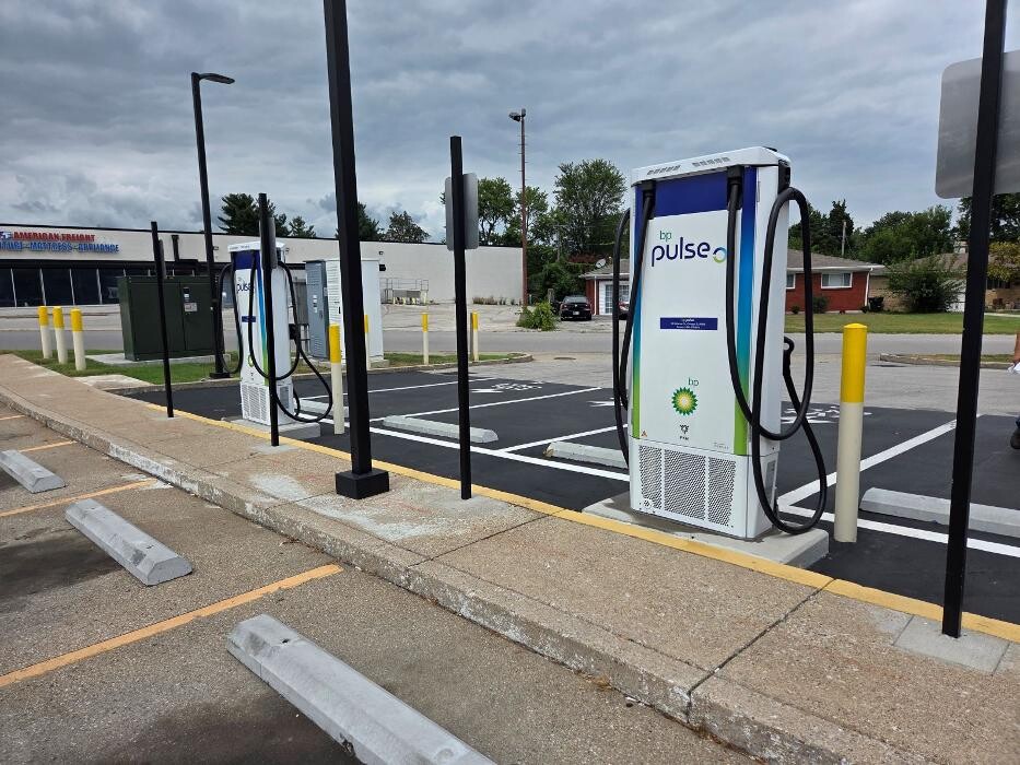 Images bp pulse Charging Station