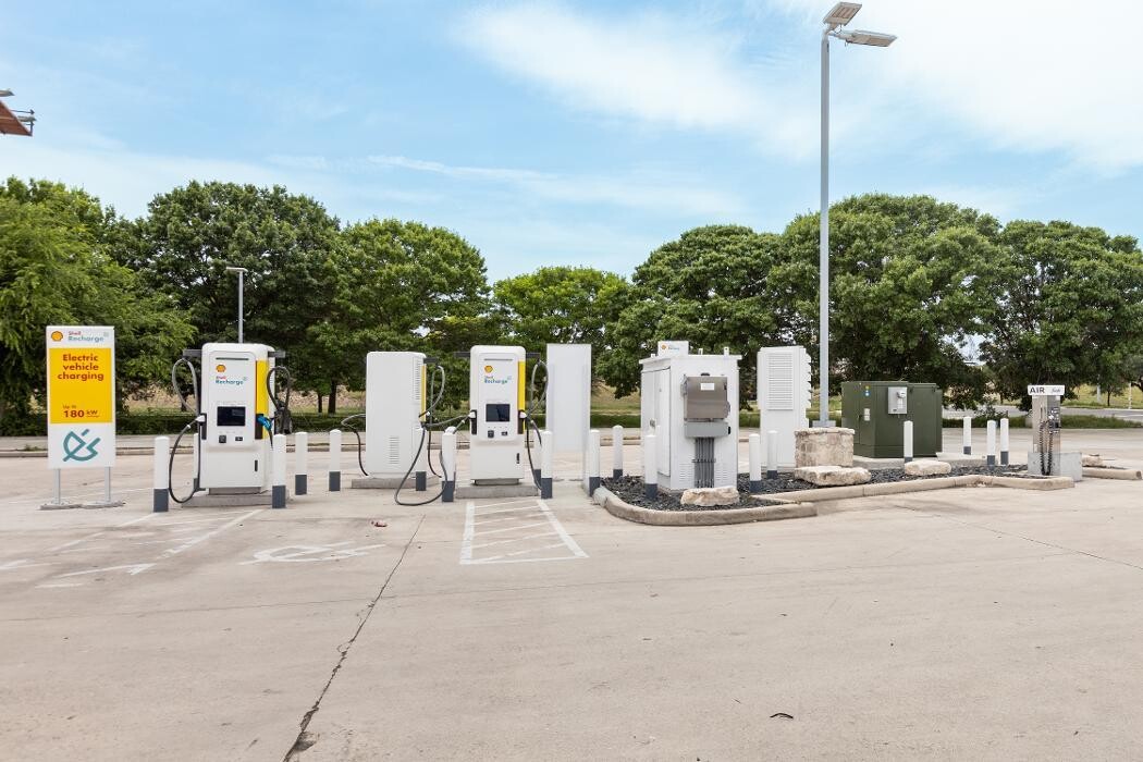 Images Shell Recharge Charging Station
