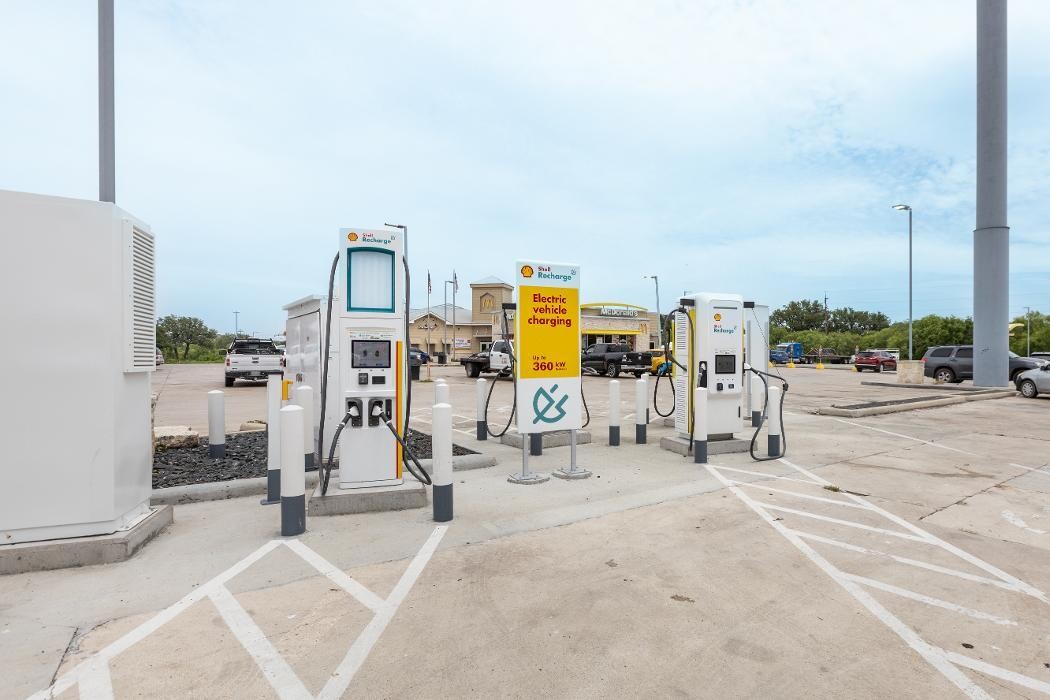 Images Shell Recharge Charging Station