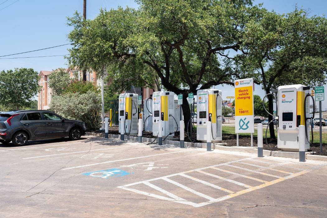 Images Shell Recharge Charging Station