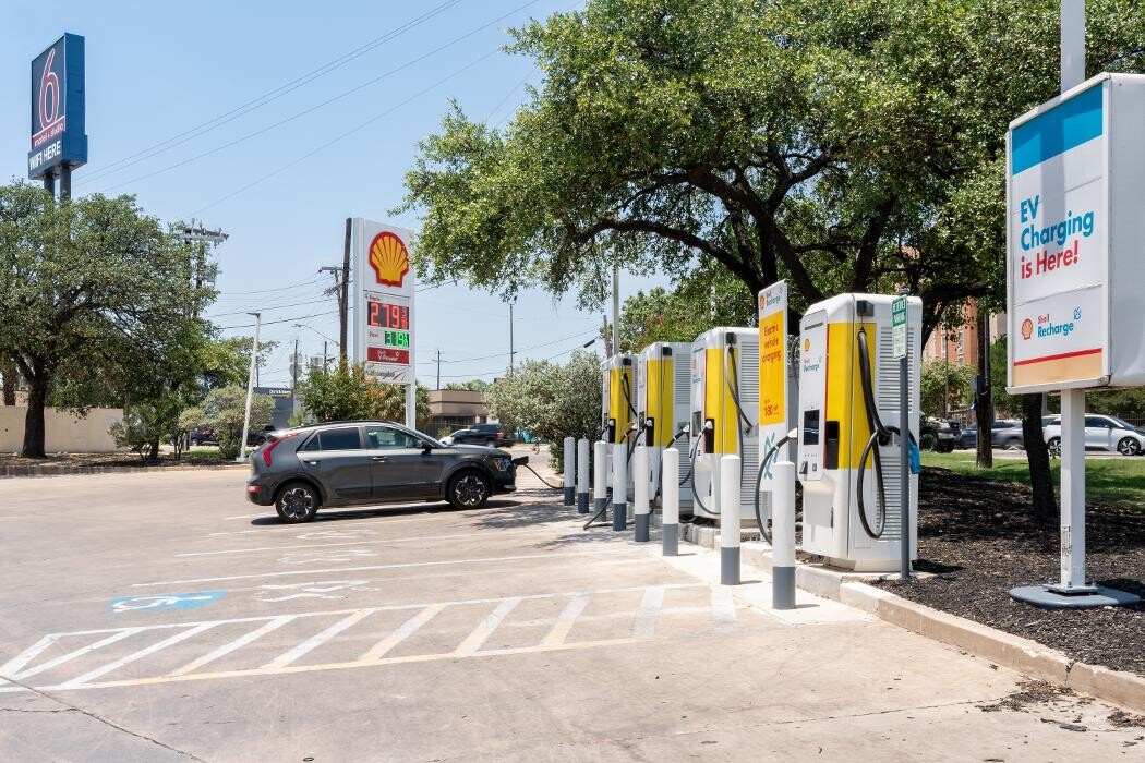 Images Shell Recharge Charging Station