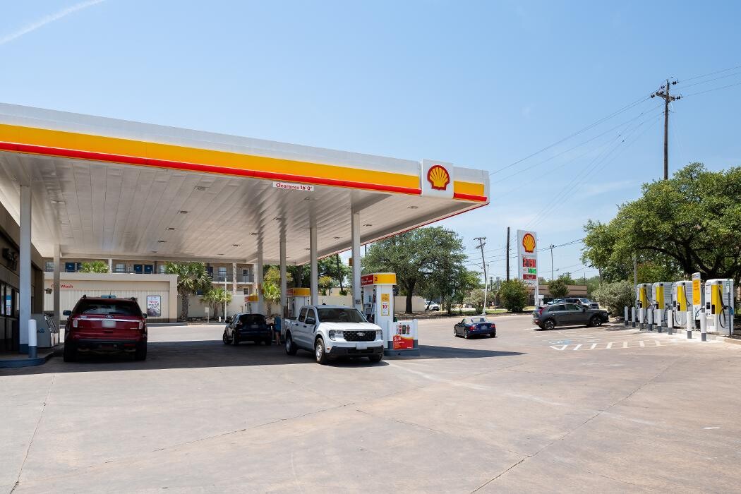 Images Shell Recharge Charging Station