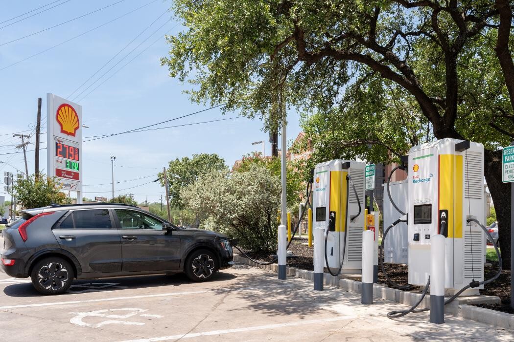 Images Shell Recharge Charging Station