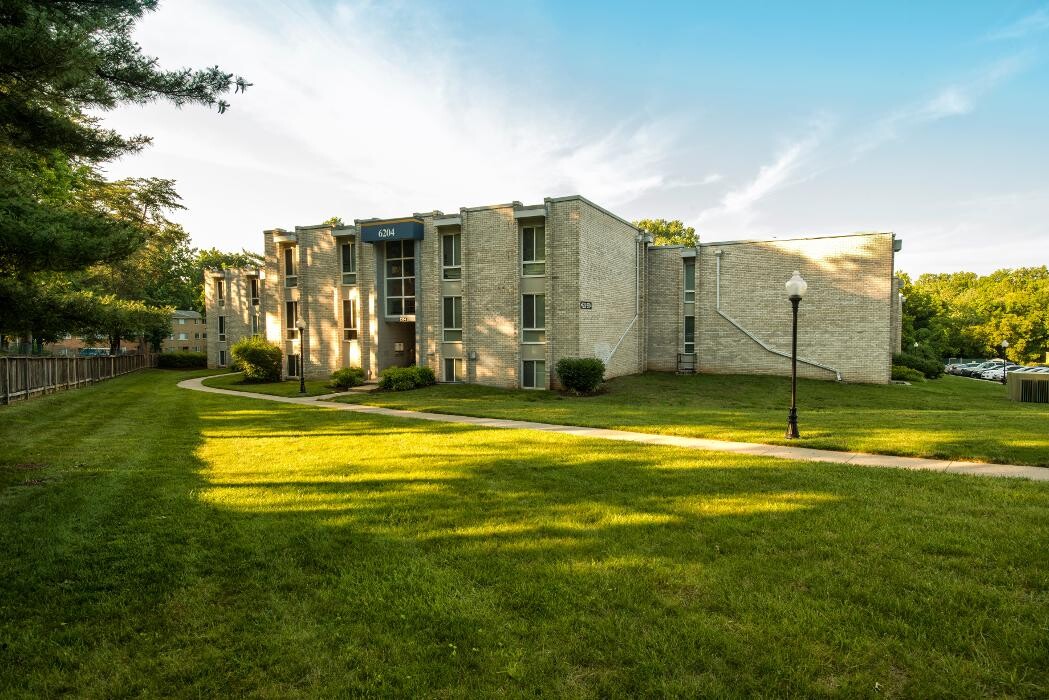 Images New Carrollton Woods