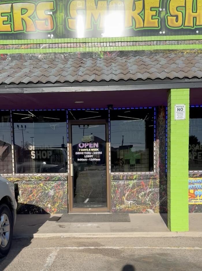 Images CoinFlip Bitcoin ATM - HEAD HUNTERS SMOKE SHOP (Lubbock)