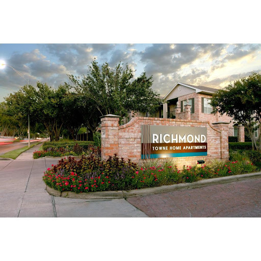 Richmond Towne Home Apartments Logo