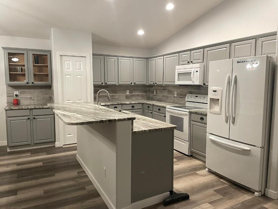 Images NorthWest Granite & Flooring