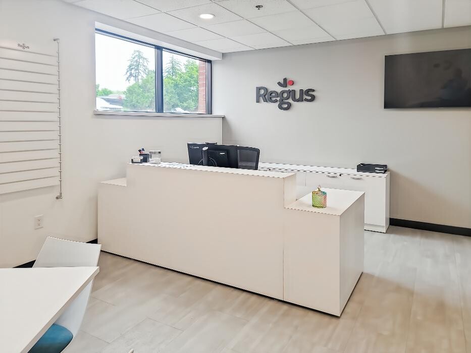 Images Regus S 76th Street