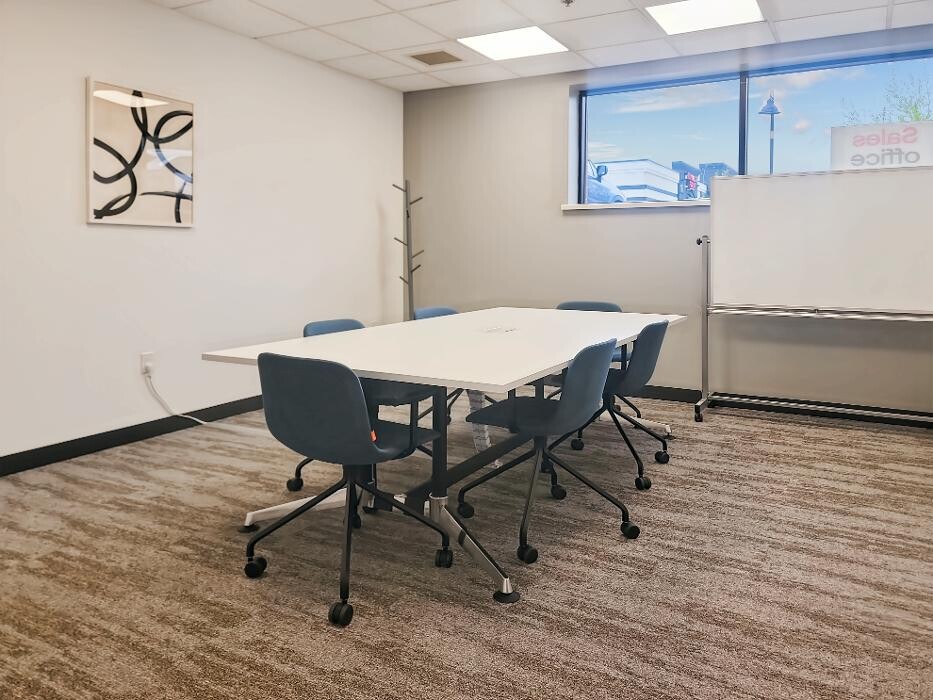 Images Regus S 76th Street