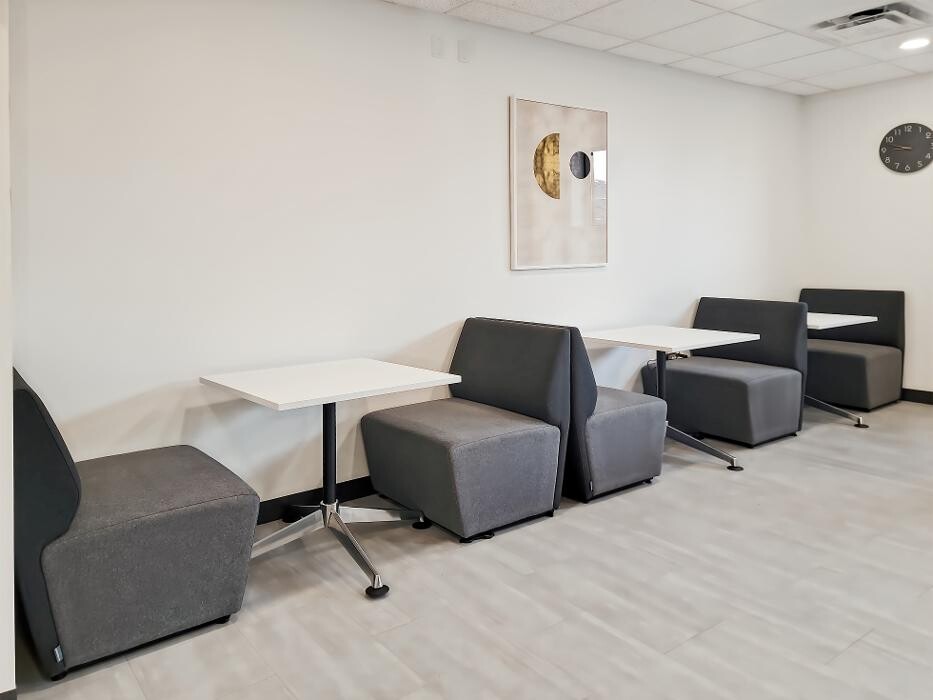 Images Regus S 76th Street