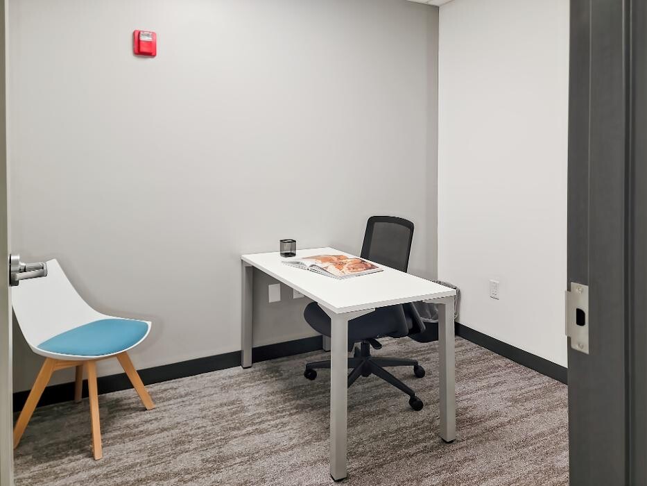 Images Regus S 76th Street