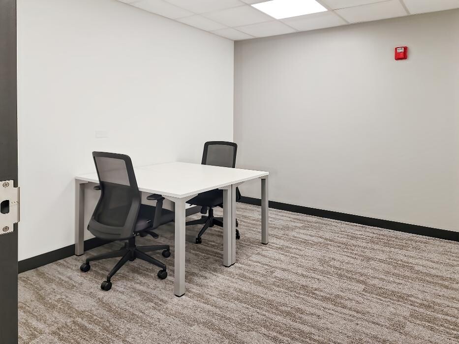 Images Regus S 76th Street