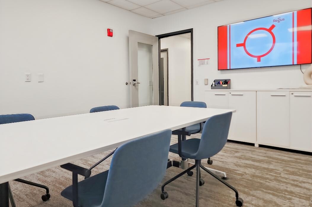 Images Regus S 76th Street
