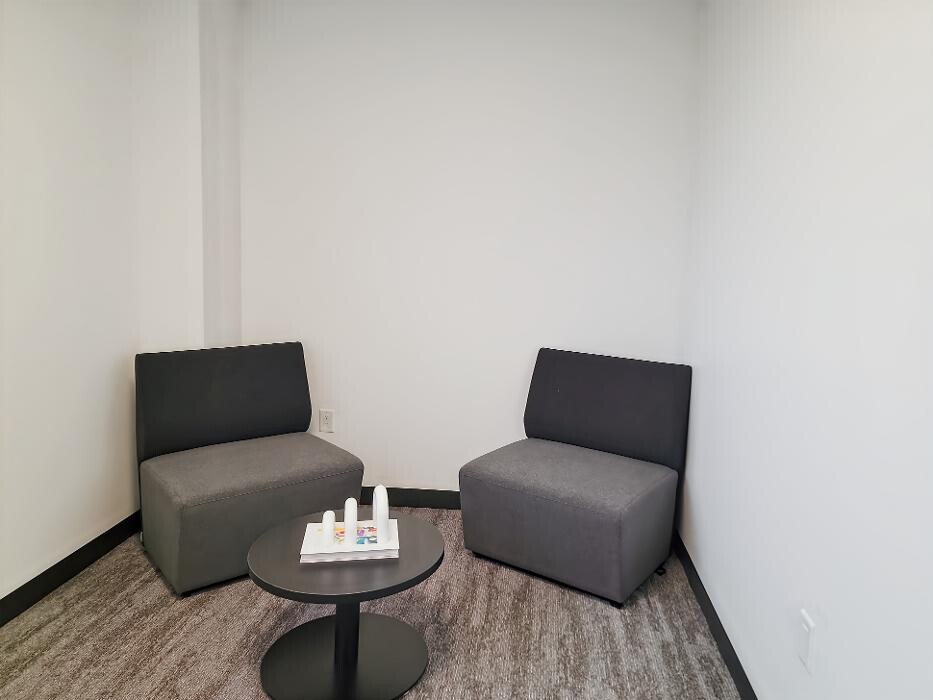 Images Regus S 76th Street