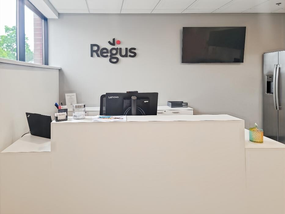 Images Regus S 76th Street