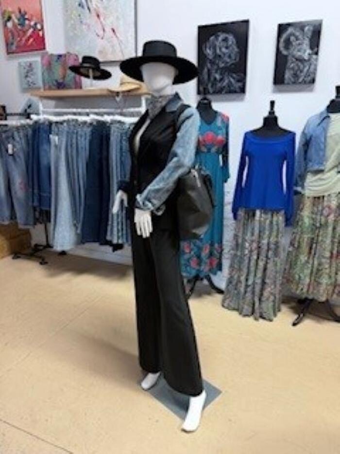 Images Mercer Street Chic Boutique & Art Gallery