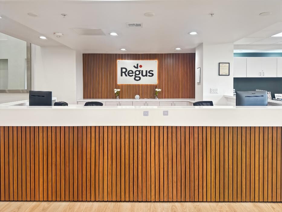 Images Regus Convention Center Dr