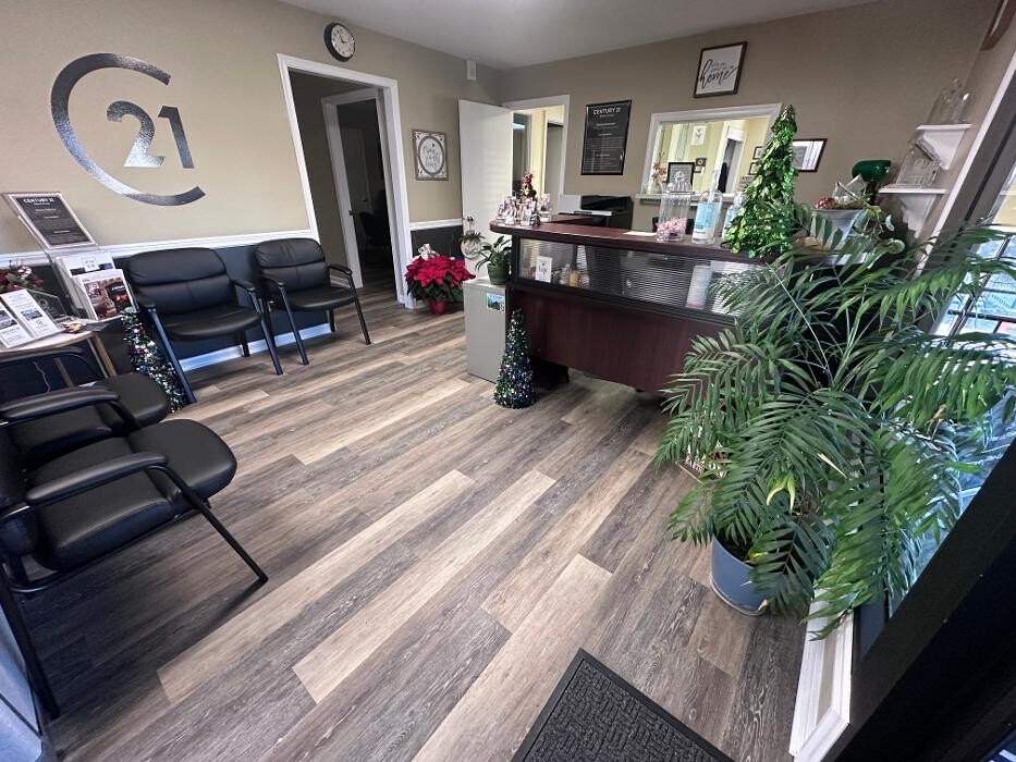 Images Century 21 Select Group, Lake Region of the Poconos